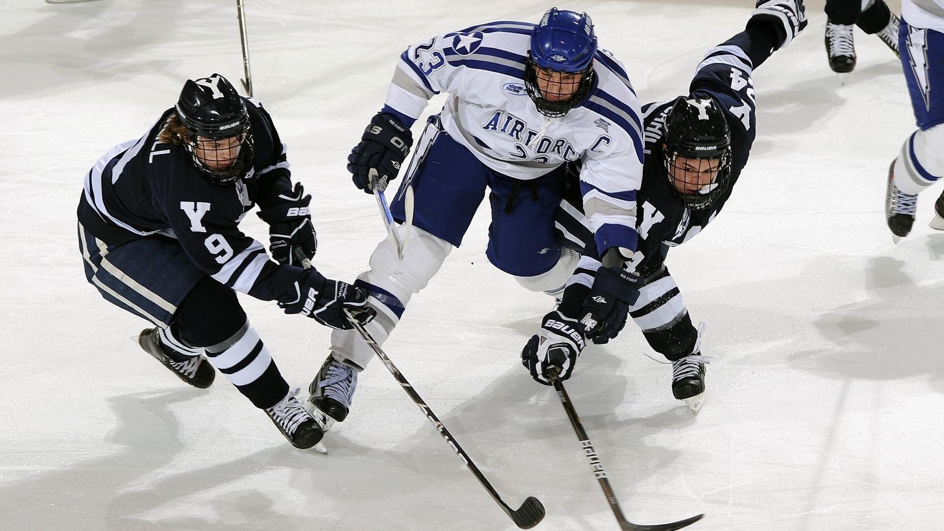 马利克-福法纳经纪人坦言，球员内心向往利物浦，但现实或将选择